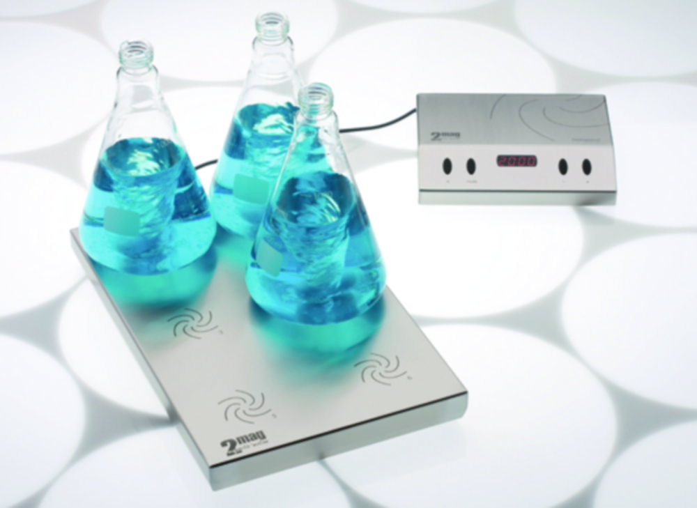 Erlenmeyerflessen, Blauwe vloeistof, Laboratoriumopstelling, Hitteplaat, Digitale regelaar