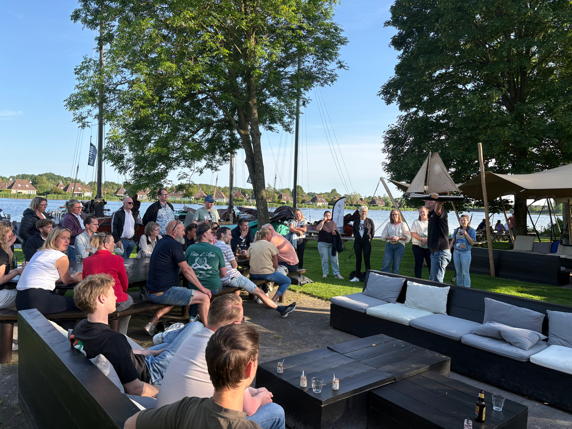 buitenbijeenkomst, mensen, meerkant, evenement, zitgelegenheid