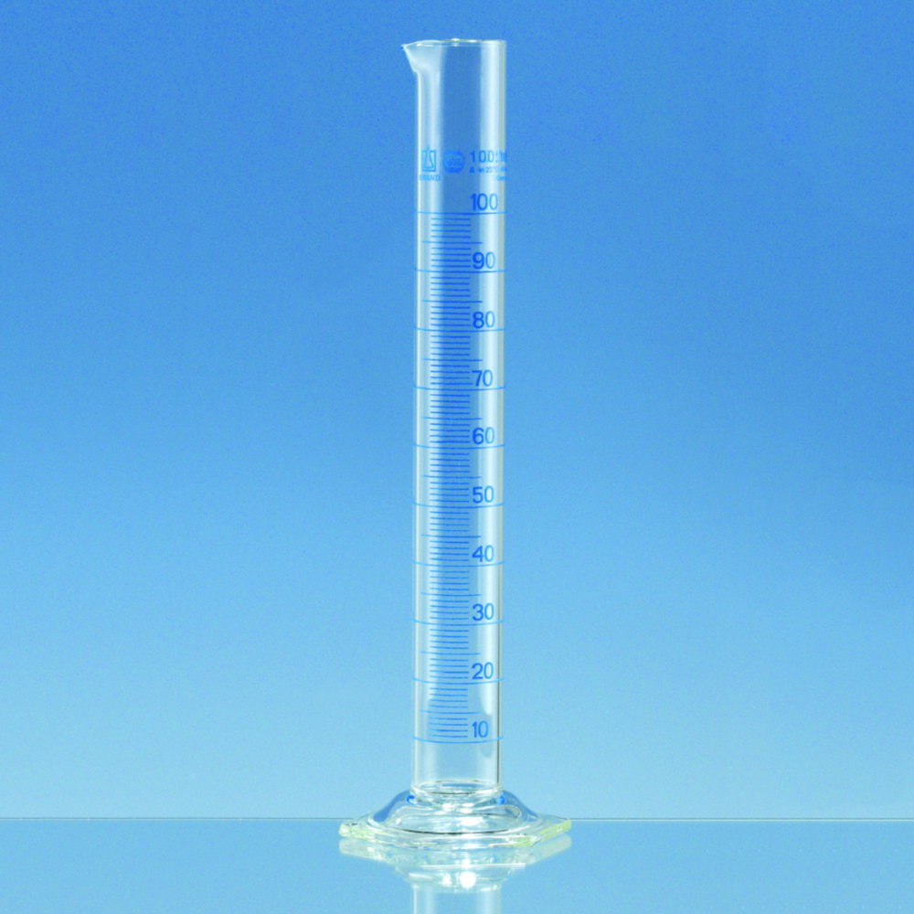 cilinder met maatverdeling, meetcilinder, doorzichtig glas, lab instrument, volume schaal