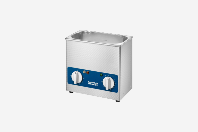 frituurpan, elektrische frituur, roestvrij staal, blauw bedieningspaneel, twee knoppen, frituurijzer, tafelmodel frituur, roestvrij staal, blauw bedieningspaneel, verstelbare thermostaat